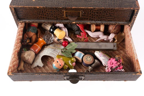 Lot 163 - The contents of the guest lavatory (Box 1),...