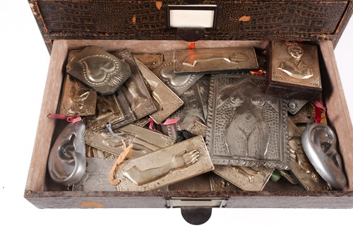Lot 161 - The contents of the guest lavatory (Box 3),...