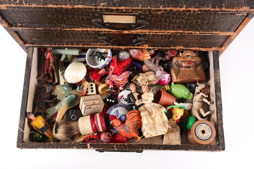 Lot 182 - The contents of the guest lavatory (Box 5),...