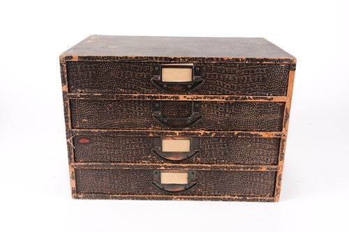 Lot 182 - The contents of the guest lavatory (Box 5),...