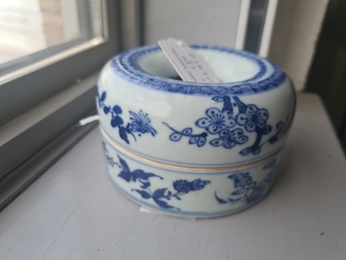 Lot 20 - A Chinese blue & white tea bowl & saucer,...