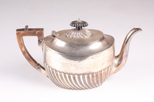 Lot 534 - A Victorian silver teapot, Sheffield 1896 by...