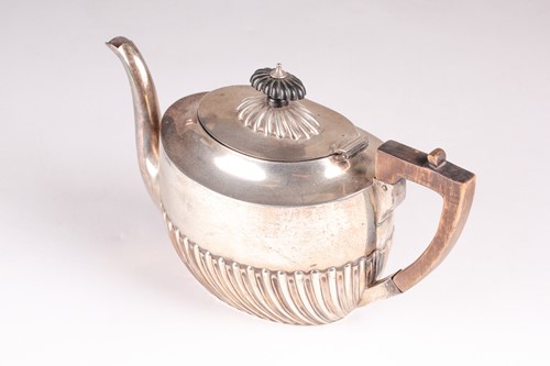 Lot 534 - A Victorian silver teapot, Sheffield 1896 by...