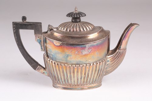 Lot 534 - A Victorian silver teapot, Sheffield 1896 by...