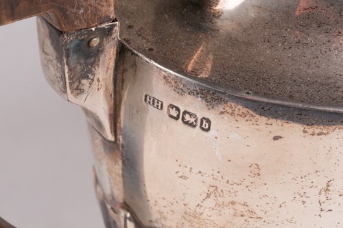 Lot 534 - A Victorian silver teapot, Sheffield 1896 by...