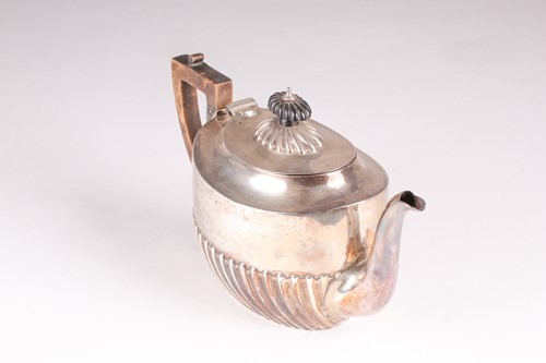 Lot 534 - A Victorian silver teapot, Sheffield 1896 by...