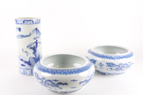 Lot 156 - A pair of Chinese 18th-century style blue and...