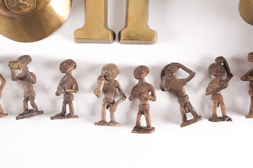Lot 57 - A small collection of decorative items...