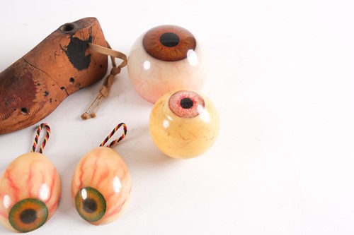 Lot 84 - A group of assorted novelty plastic eyeball...