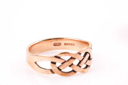 Lot 65 - A 9ct yellow gold wedding band style ring,...
