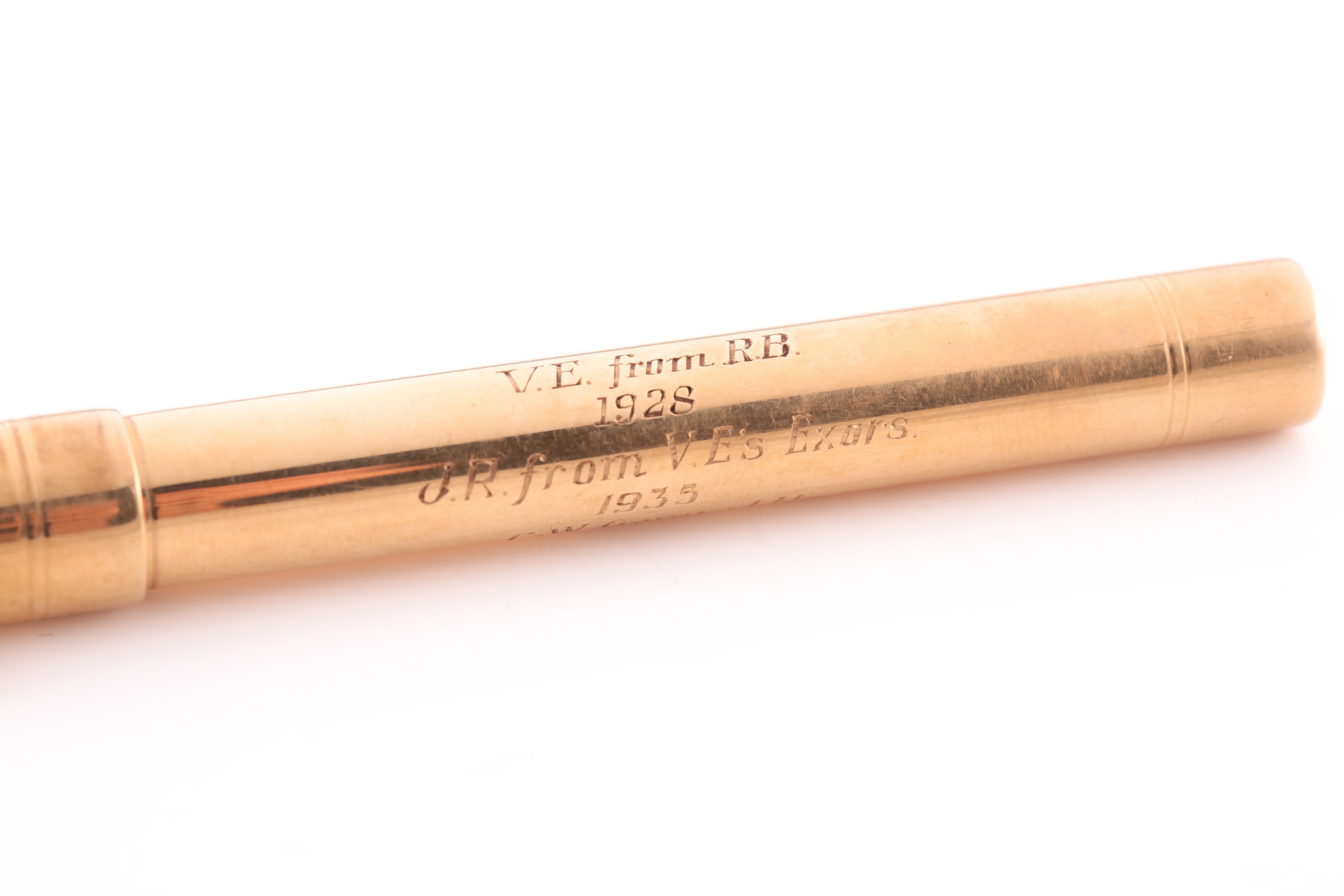 Lot 388 A 15ct gold fountain pen, cylindrical with