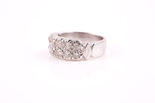 Lot 122 - A diamond ring, the white metal shank inset...