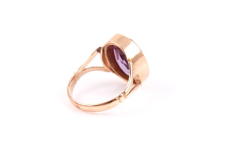 Lot 113 - A yellow gold and synthetic corundum ring,...