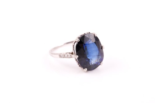 Lot 57 - An early to mid 20th century sapphire ring,...