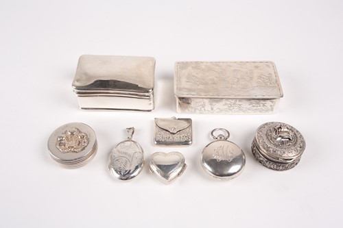 Lot 538 - A George V silver snuff box of rectangular...