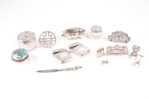 Lot 589 - An Edwardian silver pin cushion in the form of...