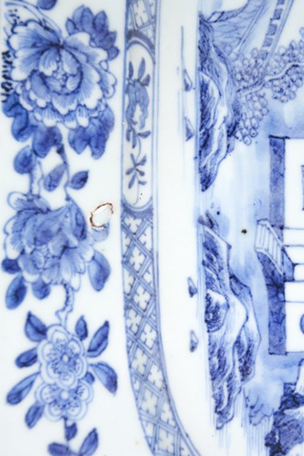Lot 135 - Two Chinese blue & white export porcelain meat...