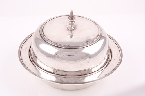 Lot 572 - A silver muffin dish and cover, Sheffield 1919...