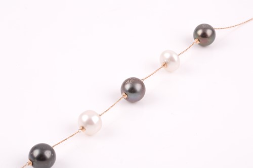Lot 107 - A 9ct yellow gold and black and white pearl...