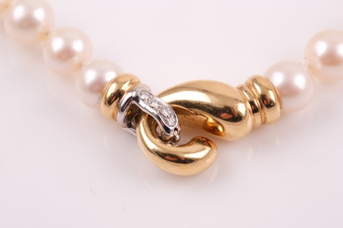 Lot 3 - An 18ct yellow gold and pearl necklace, the...