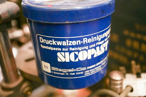 Lot 277 - A vintage clockmakers wheel/ gear cutting mill...