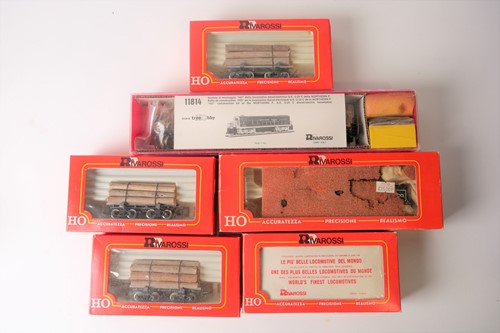 Lot 243 - A group of boxed Rivarossi HO Scale model...