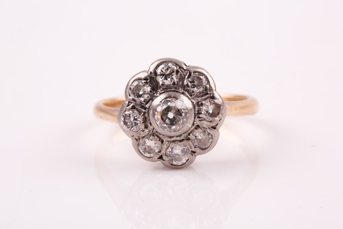 Lot 259 - A diamond cluster ring, the central old...