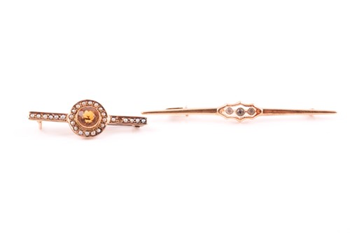 Lot 420 - A citrine and split pearl bar brooch, the...