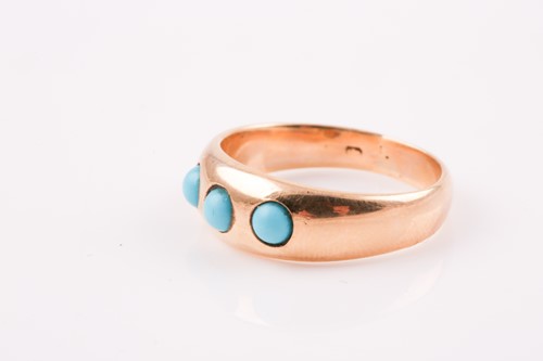 Lot 269 - A yellow metal and turquoise gypsy-style ring,...