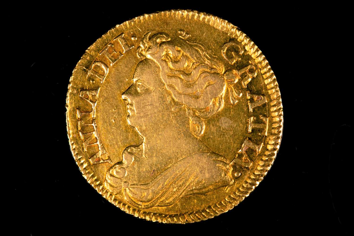 Lot 315 - British coins, Queen Anne, Guinea, 1713, third...