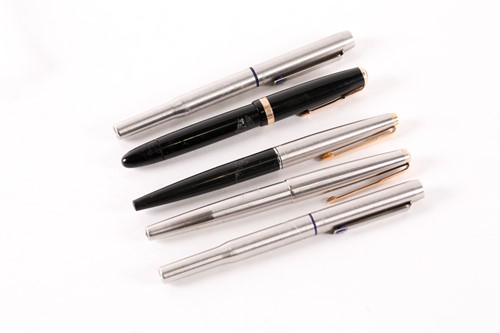 Lot 320 - A group of five fountain pens, comprising: a...