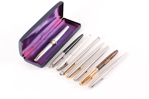 Lot 341 - A mixed group of pens, comprising four Parker...