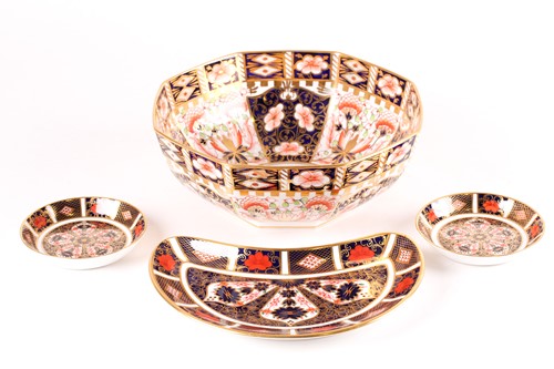 Lot 447 - A 20th century Royal Crown Derby Imari...