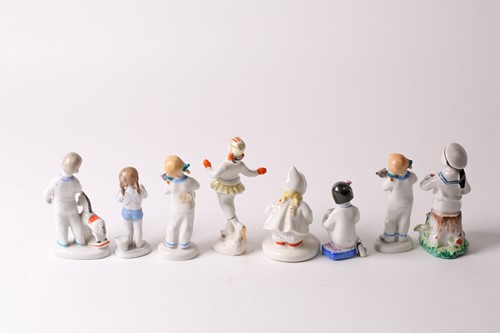 Lot 455 - A Lomonosov Soviet Russian porcelain figure of...