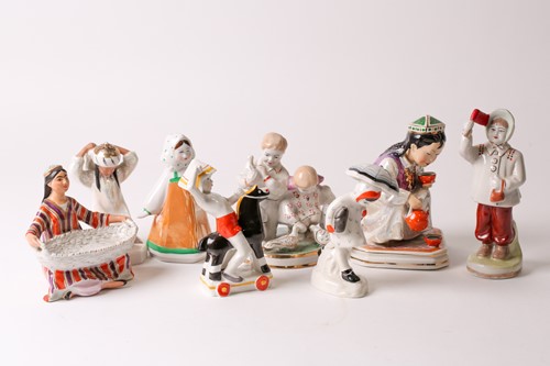 Lot 456 - A Dulevo Soviet Russian porcelain figure of an...