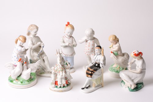 Lot 463 - A Dulevo Soviet Russian porcelain figure of a...