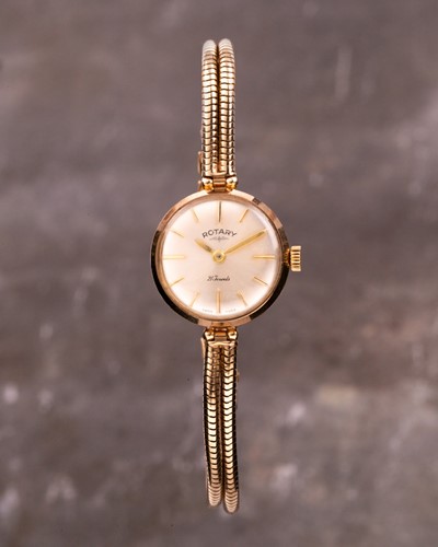 Lot 539 - A Rotary 9ct yellow gold ladies wristwatch,...