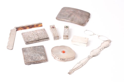 Lot 487 - A group of silver and white metal items,...