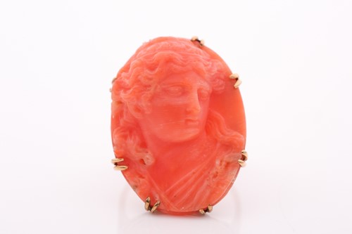 Lot 366 - A late Victorian carved coral cameo ring, set...