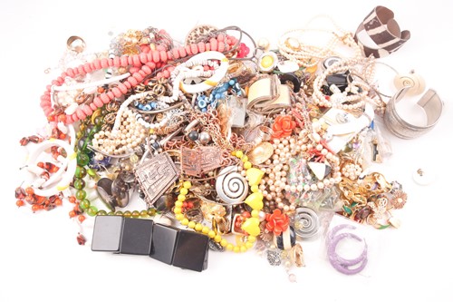 Lot 331 - A large bag of various costume jewellery items,...