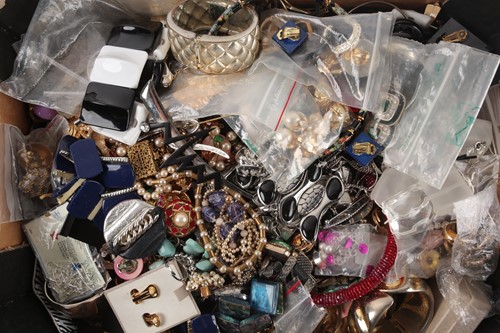 Lot 9 - A large box of costume jewellery items, to...
