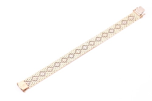 Lot 24 - A 9ct yellow gold bracelet, formed of...