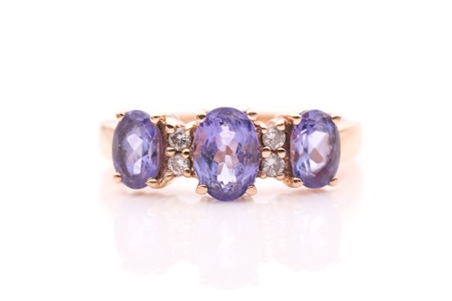Lot 153 - A yellow metal and tanzanite ring, set with...