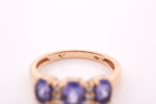 Lot 153 - A yellow metal and tanzanite ring, set with...