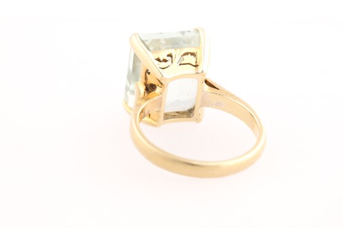 Lot 121 - A single stone aquamarine dress ring, the...