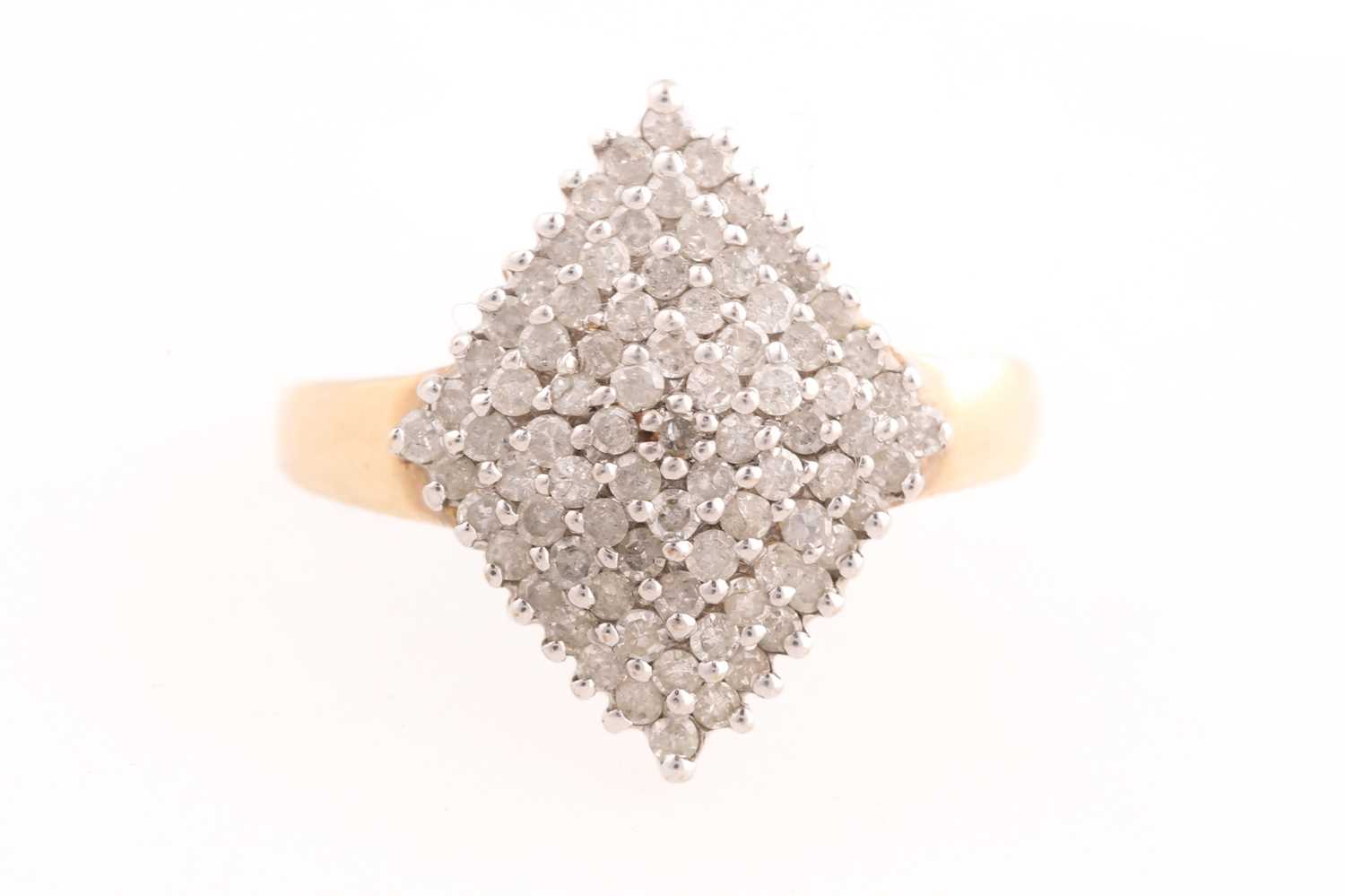 Lot 62 - A lozenge-shaped diamond cluster ring. the...