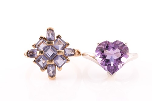 Lot 287 - A single stone heart-shaped amethyst ring in...