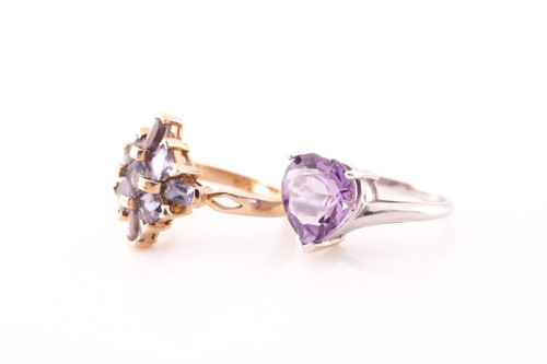 Lot 287 - A single stone heart-shaped amethyst ring in...