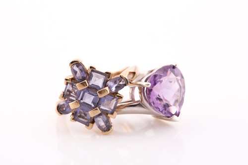 Lot 287 - A single stone heart-shaped amethyst ring in...