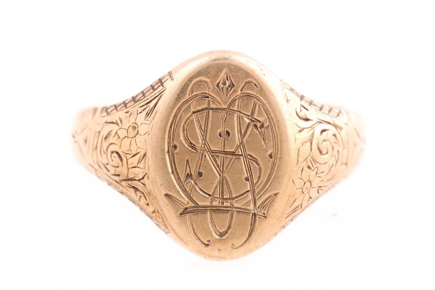 Lot 233 - A 9ct gold signet ring, monogram engraved to...